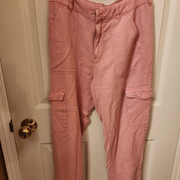 Guess Cargo Pants - Picture 3 of 6